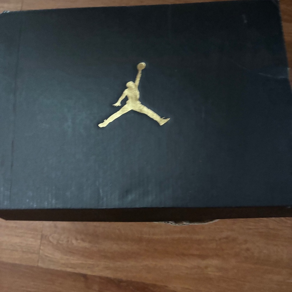 Jordan's size 4